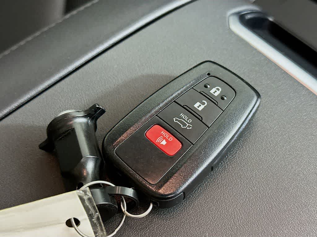 Thumbnail: 2021 Toyota Highlander - 21