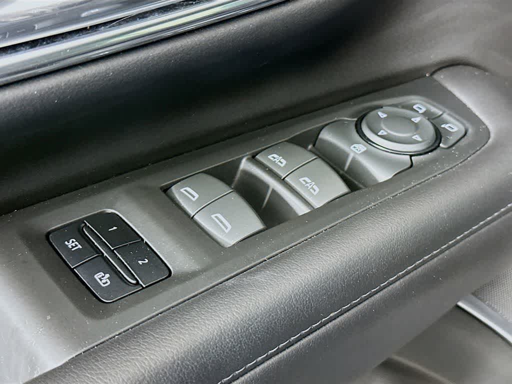 2023 Chevrolet Suburban LT 29