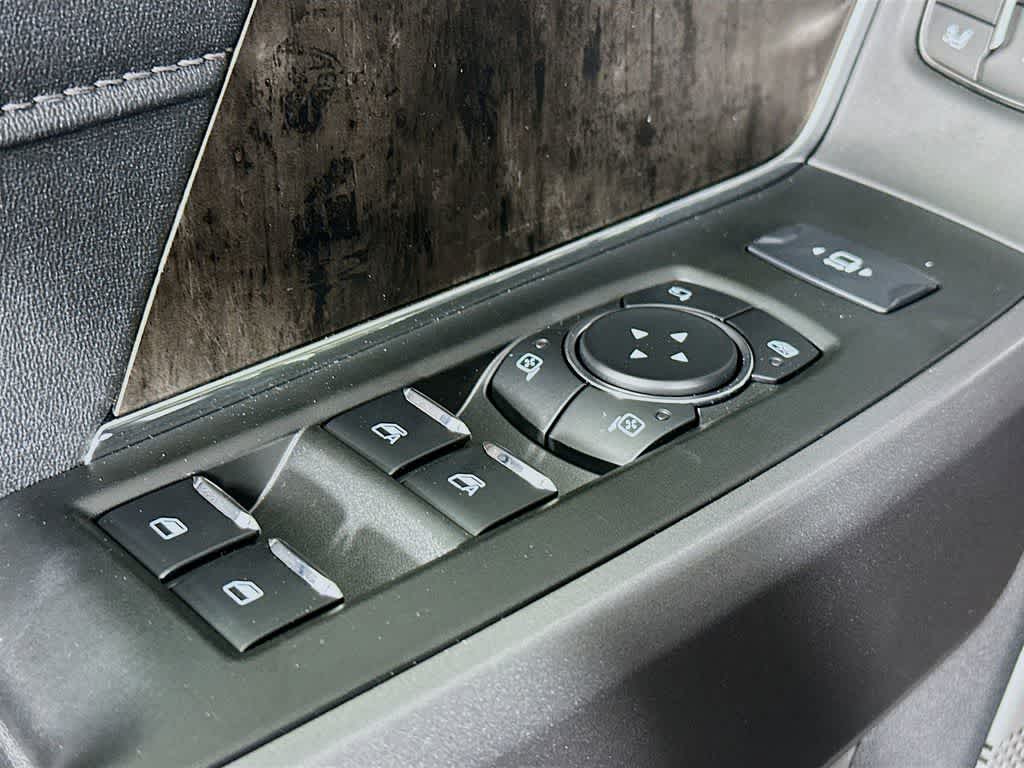 2025 Ford F-250  30