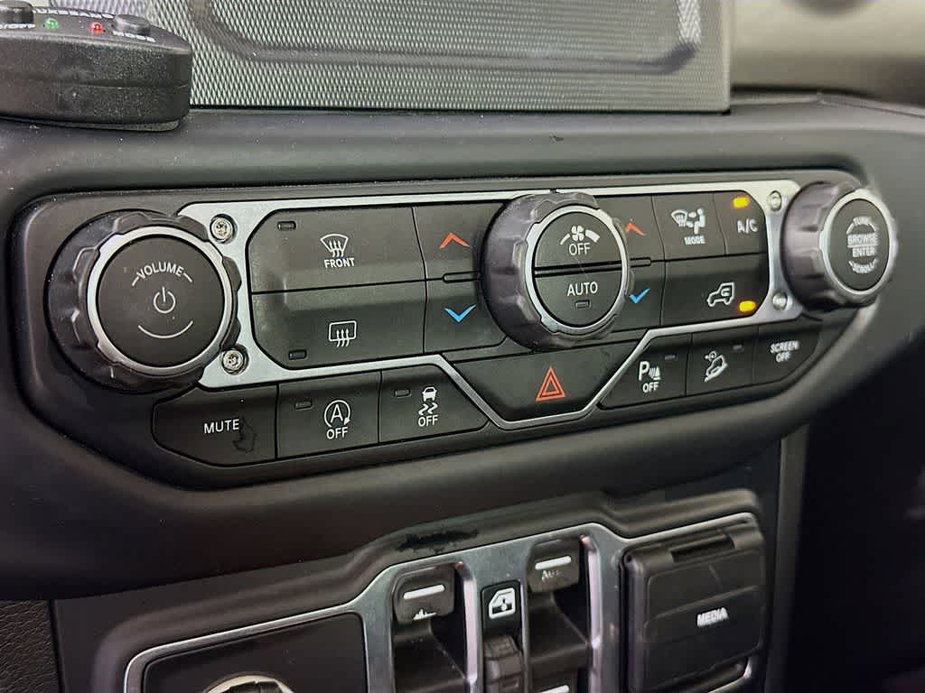 Thumbnail: 2019 Jeep Wrangler - 18