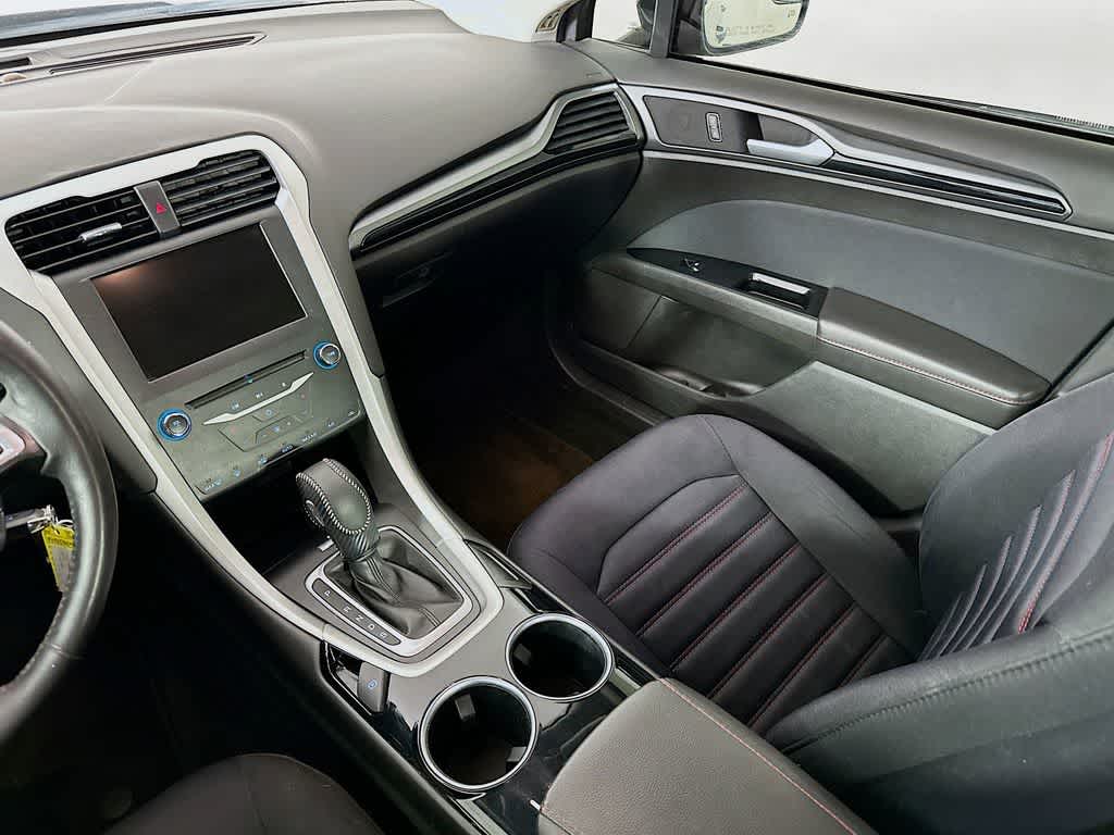 Thumbnail: 2013 Ford Fusion - 10