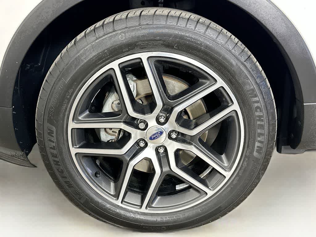 Thumbnail: 2016 Ford Explorer - 8