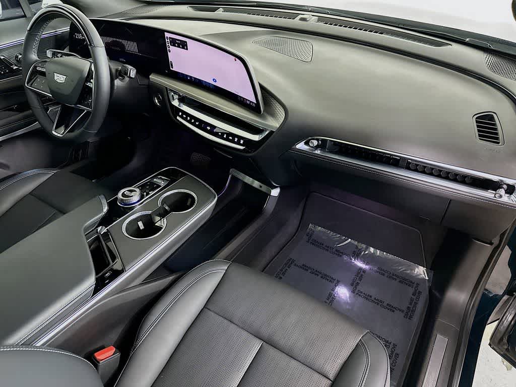 Thumbnail: 2024 Cadillac Lyriq - 32