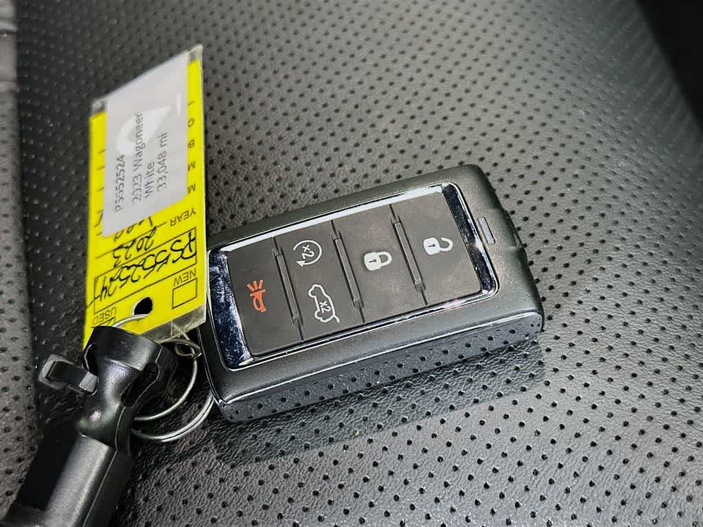 Thumbnail: 2023 Jeep Wagoneer - 21