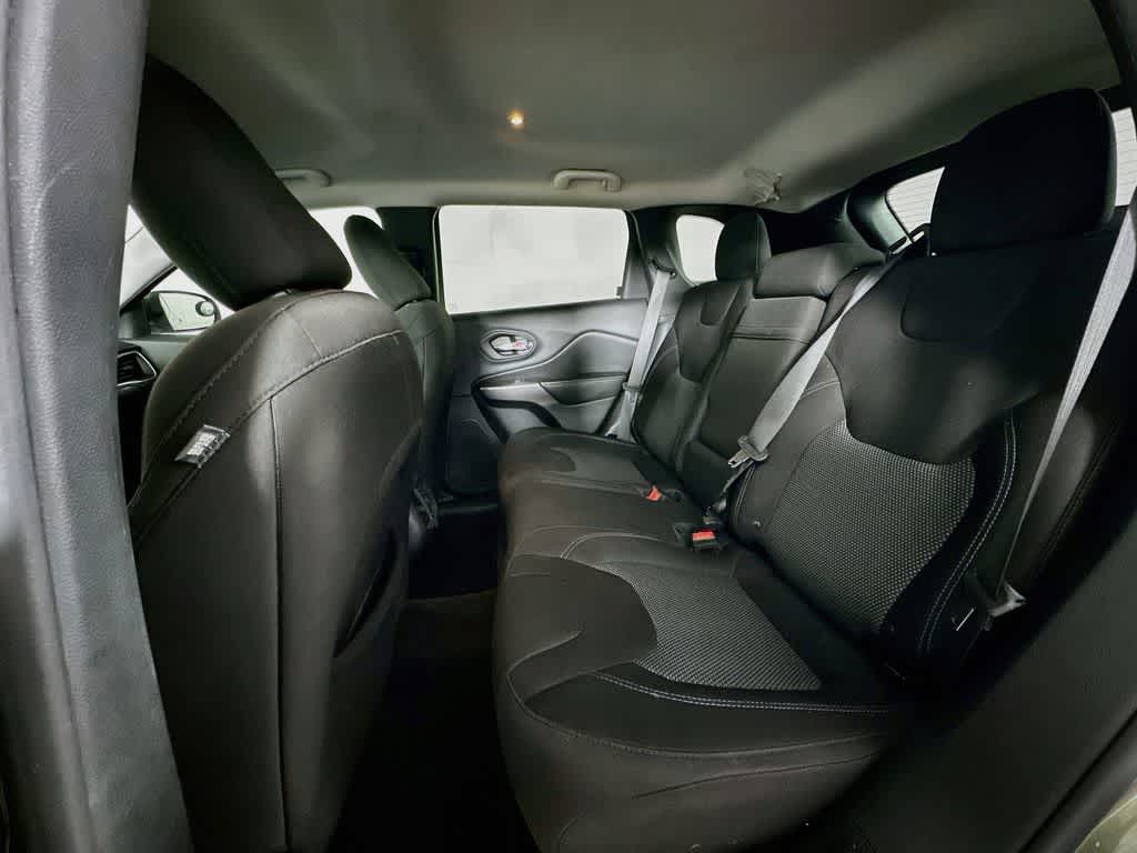 Thumbnail: 2019 Jeep Cherokee - 13