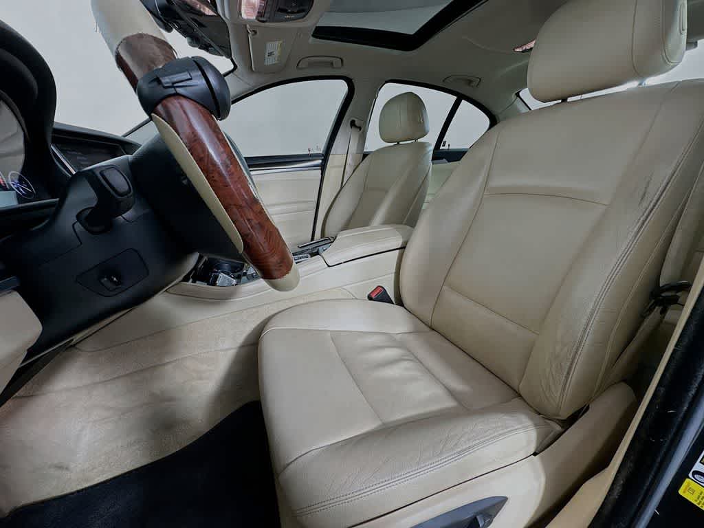 Thumbnail: 2015 BMW 5 Series - 12