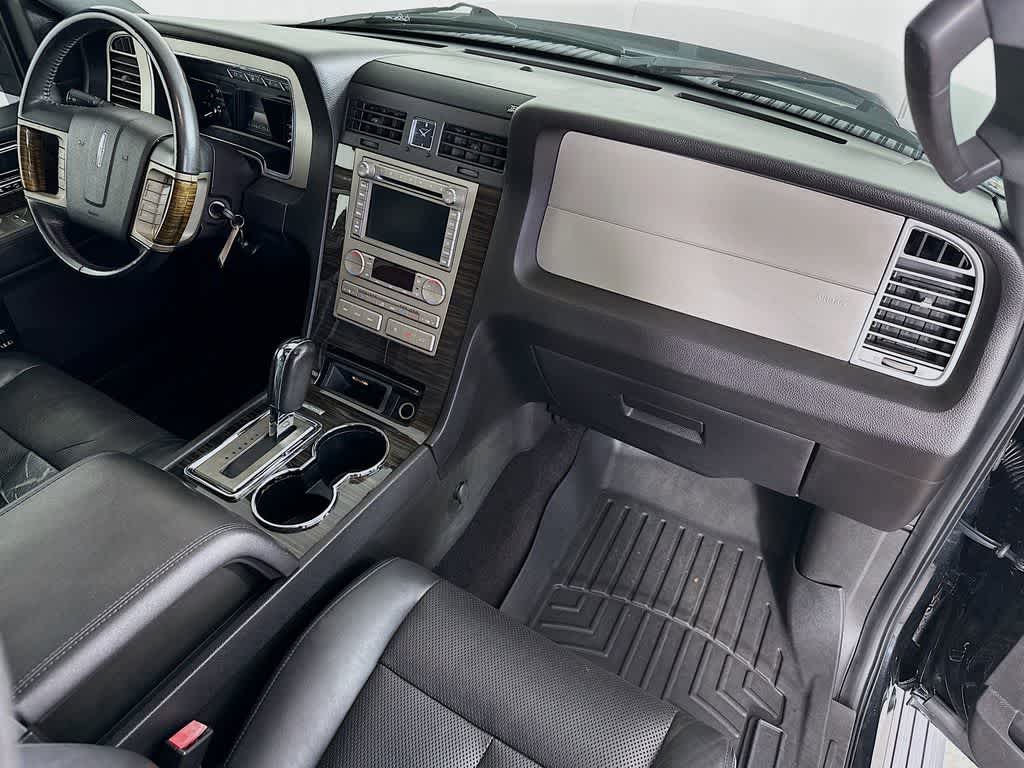 2010 Lincoln Navigator  35