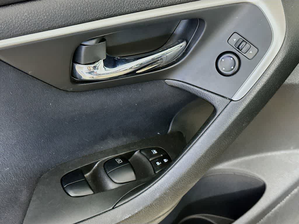 Thumbnail: 2015 Nissan Altima - 28