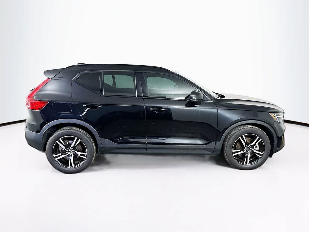 Thumbnail: 2023 Volvo XC40 - 25