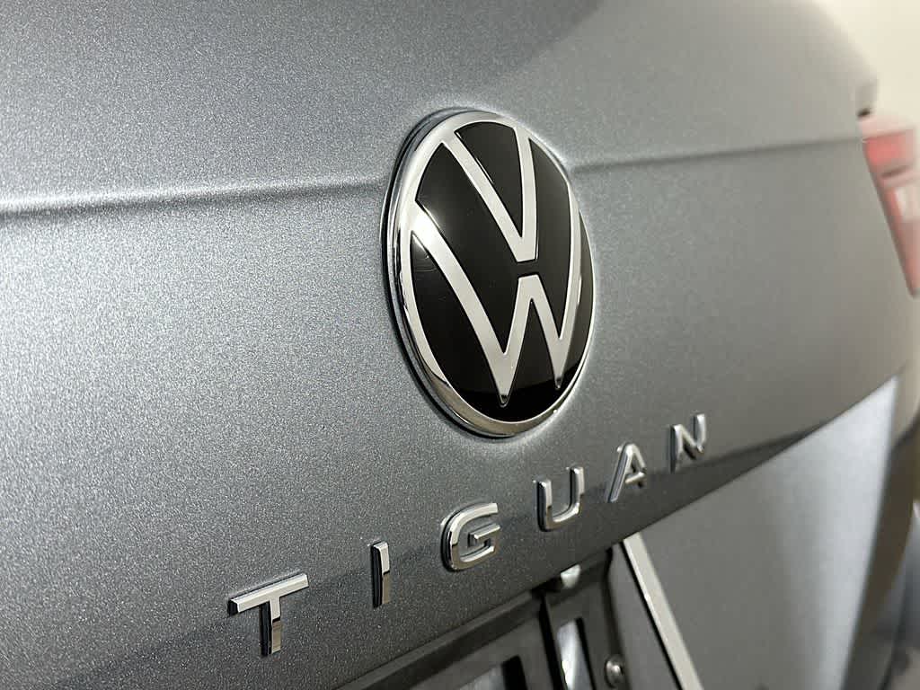 Thumbnail: 2022 Volkswagen Tiguan - 7