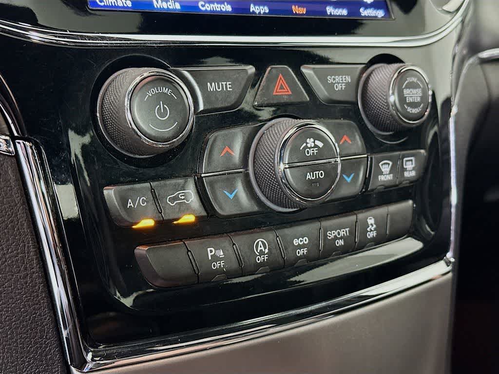 Thumbnail: 2019 Jeep Grand Cherokee - 16