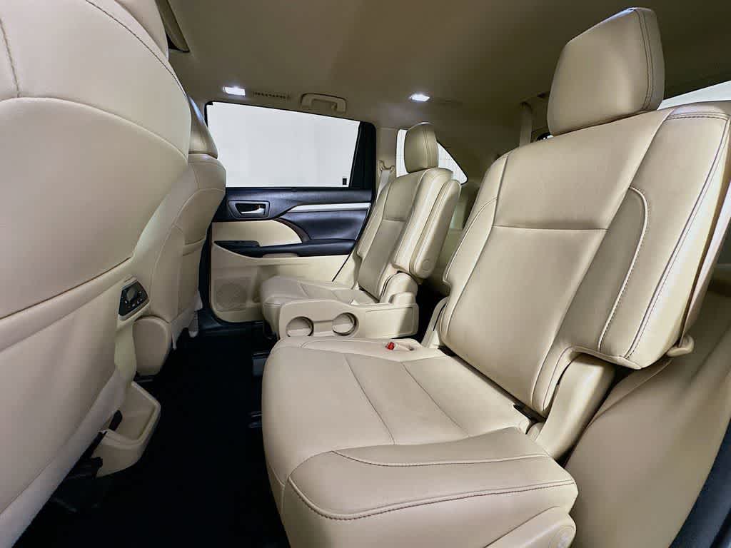 Thumbnail: 2018 Toyota Highlander - 14