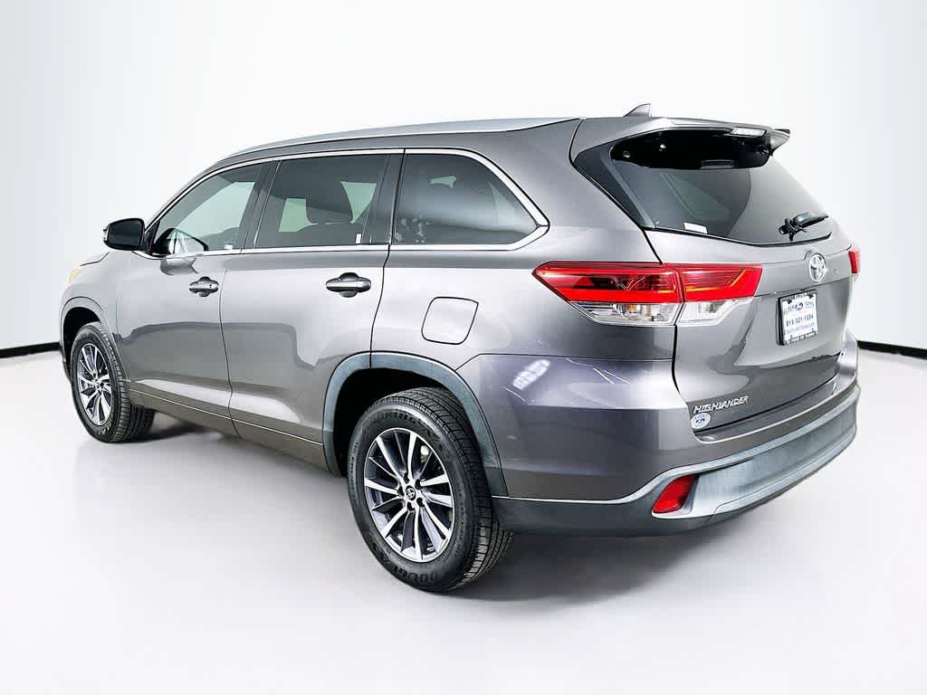 Thumbnail: 2017 Toyota Highlander - 4