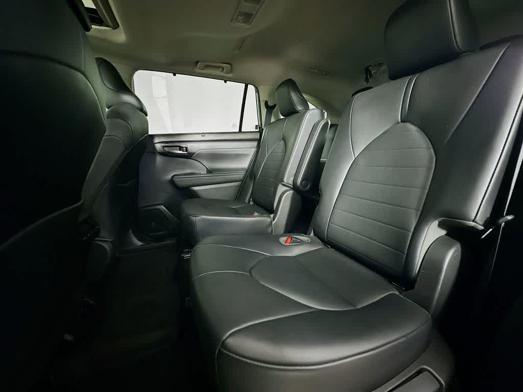 Thumbnail: 2020 Toyota Highlander - 14