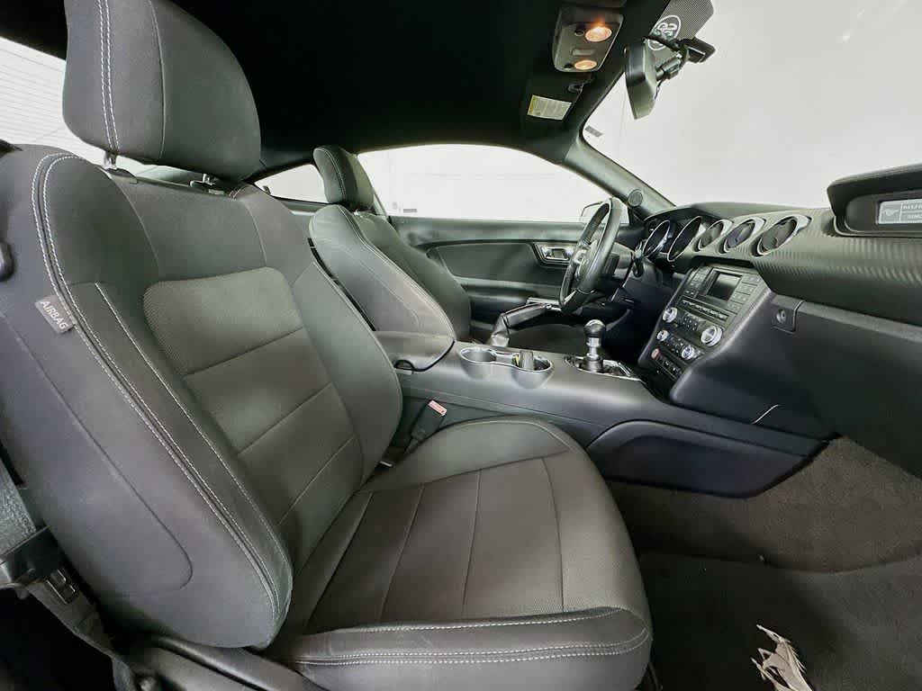2016 Ford Mustang V6 14