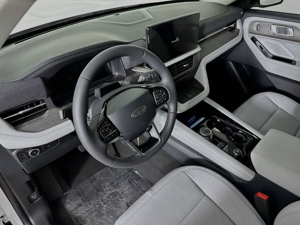 2025 Ford Explorer Platinum 2