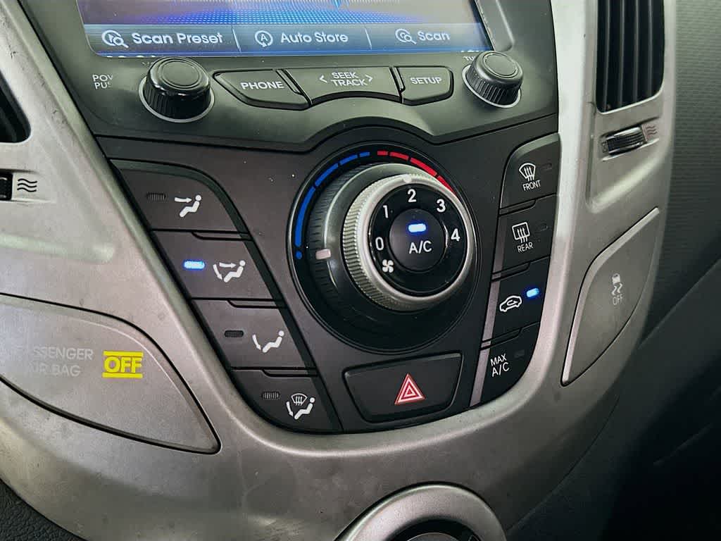 Thumbnail: 2015 Hyundai Veloster - 17