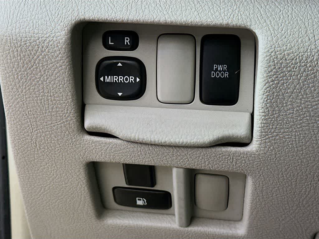 Thumbnail: 2004 Lexus RX - 27