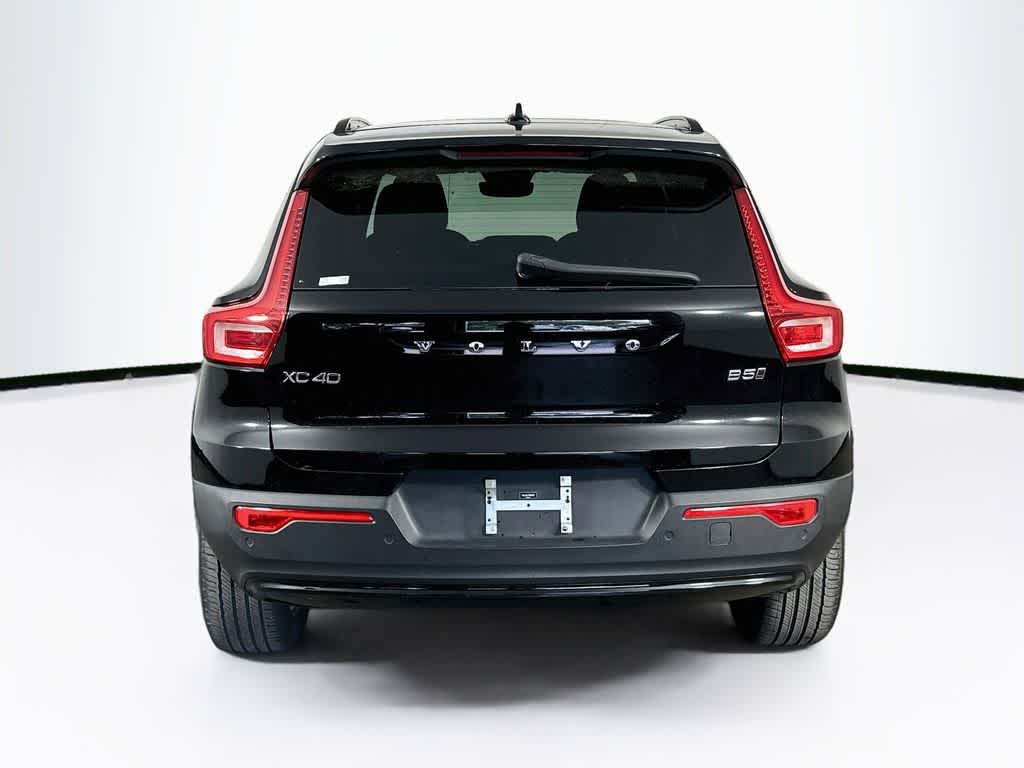 Thumbnail: 2023 Volvo XC40 - 5