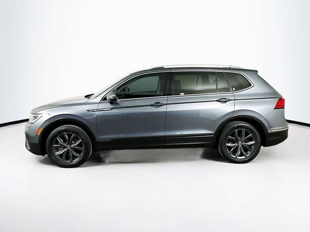 Thumbnail: 2022 Volkswagen Tiguan - 3