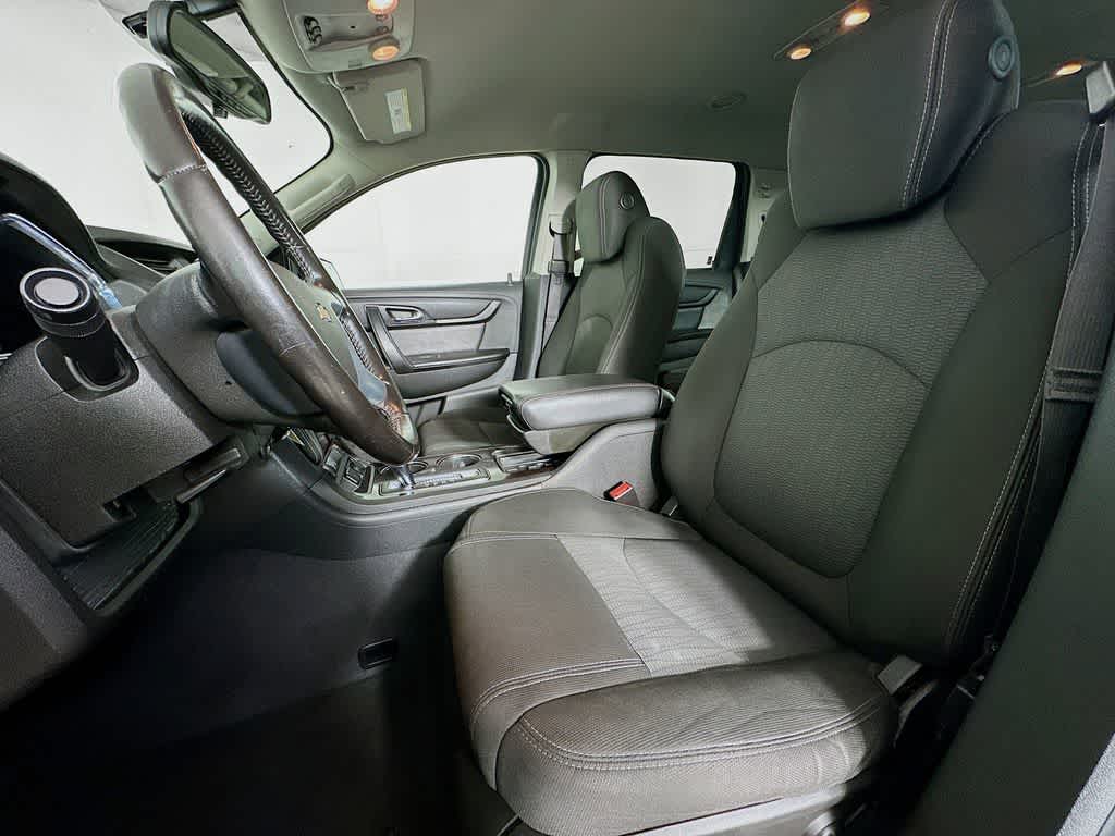 Thumbnail: 2017 Chevrolet Traverse - 12