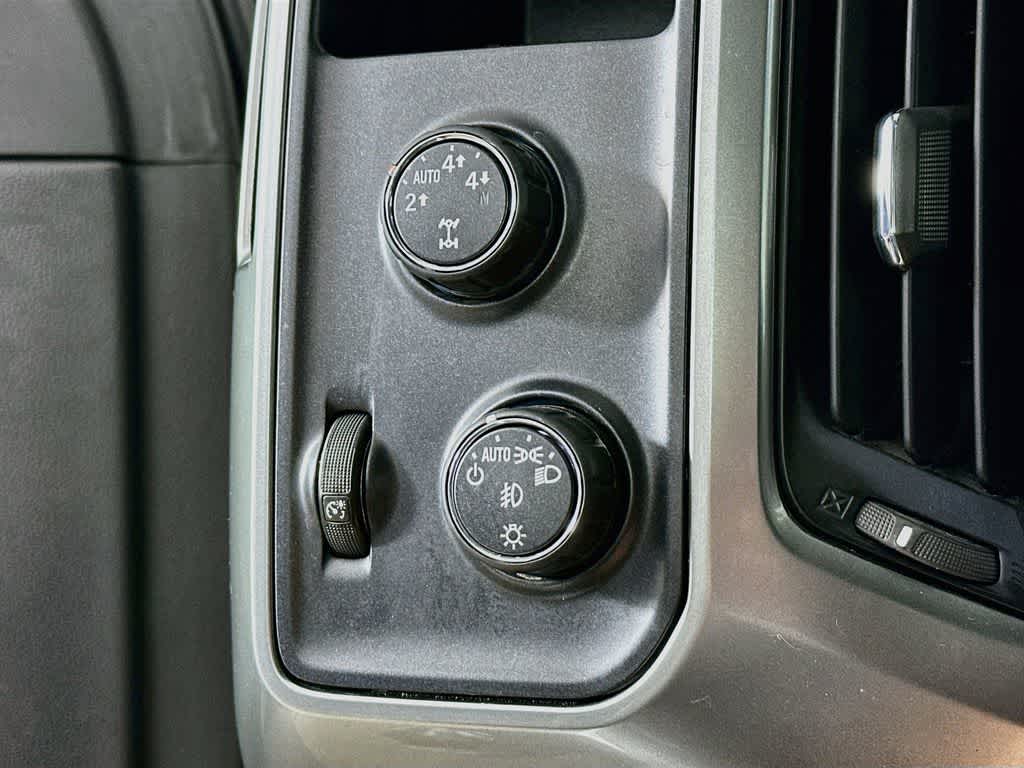 Thumbnail: 2015 Chevrolet Silverado 1500 - 26