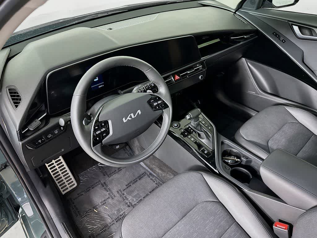 2023 Kia Niro SX Touring 2
