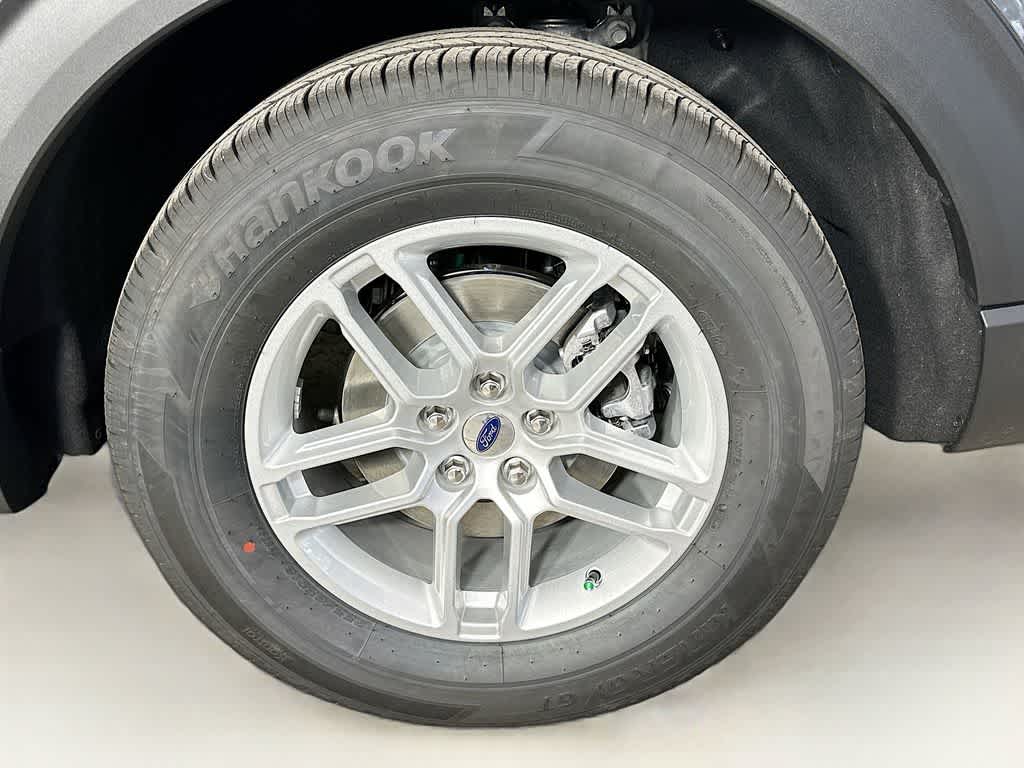 Thumbnail: 2025 Ford Explorer - 8