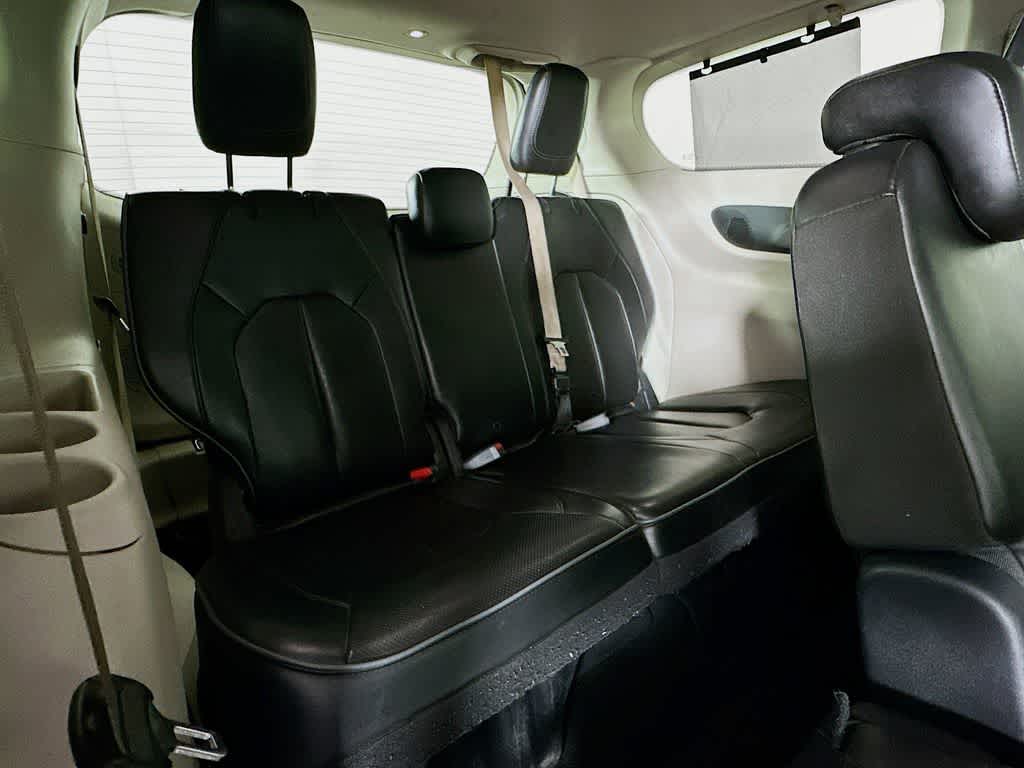 Thumbnail: 2019 Chrysler Pacifica - 32