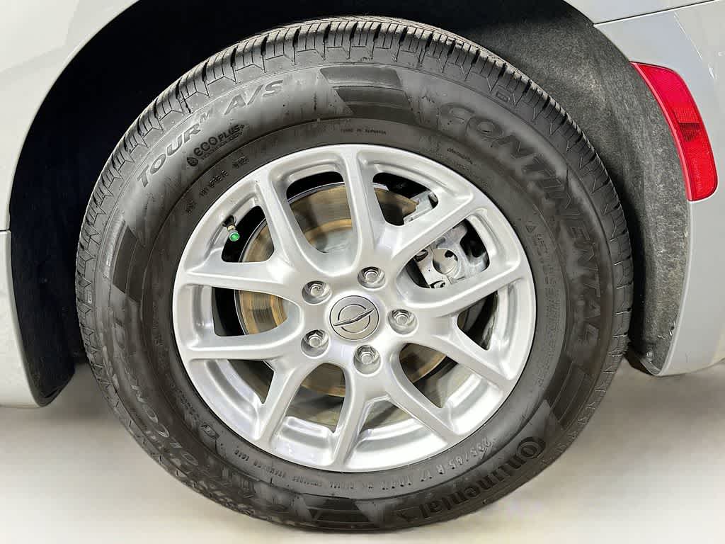 Thumbnail: 2022 Chrysler Pacifica - 8