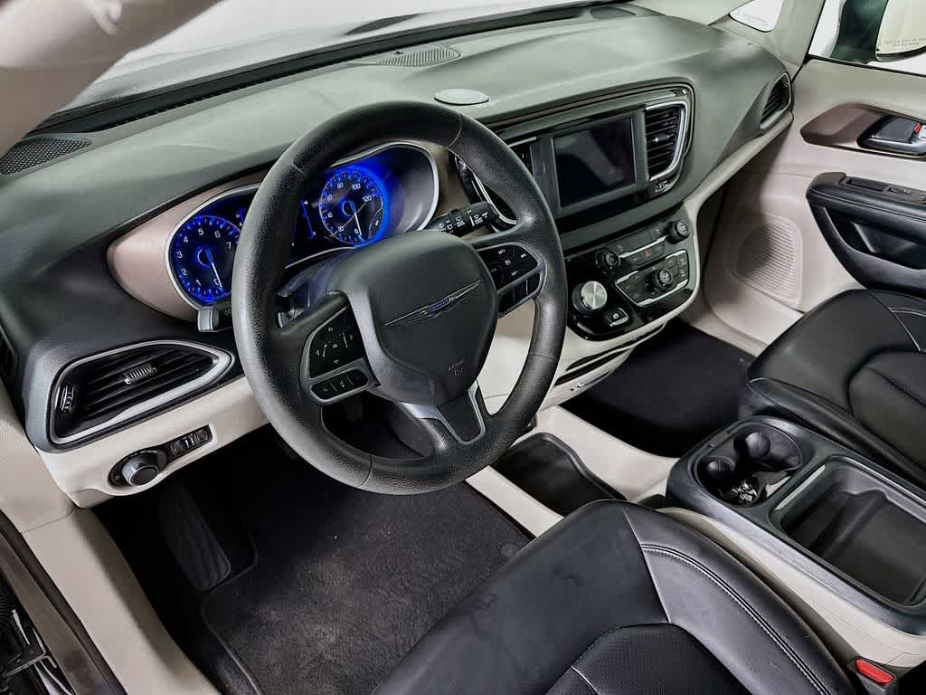 Thumbnail: 2021 Chrysler Voyager - 2