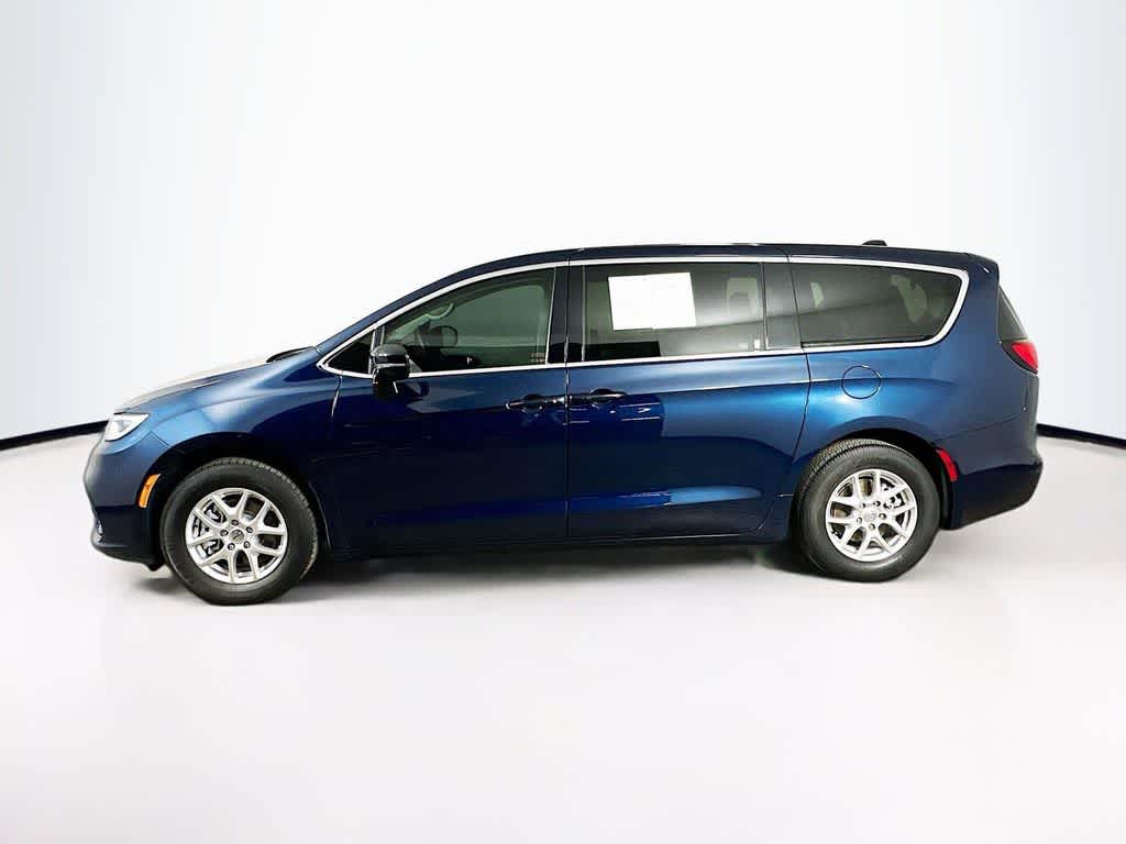 Thumbnail: 2024 Chrysler Pacifica - 3