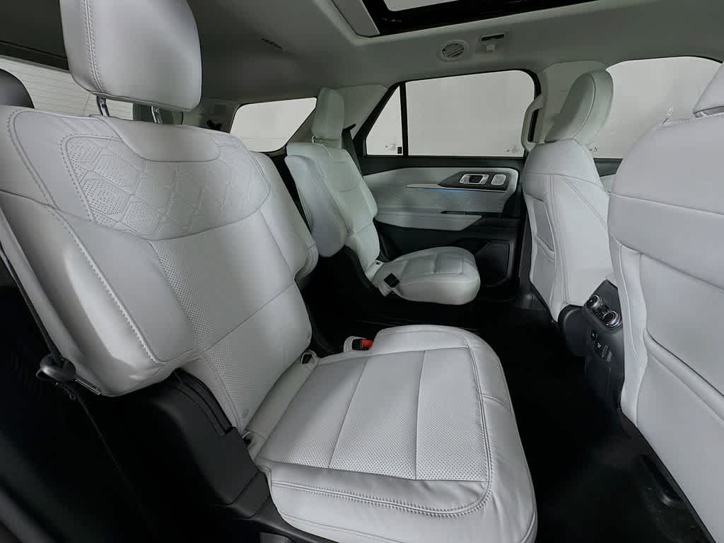 2025 Ford Explorer Platinum 32