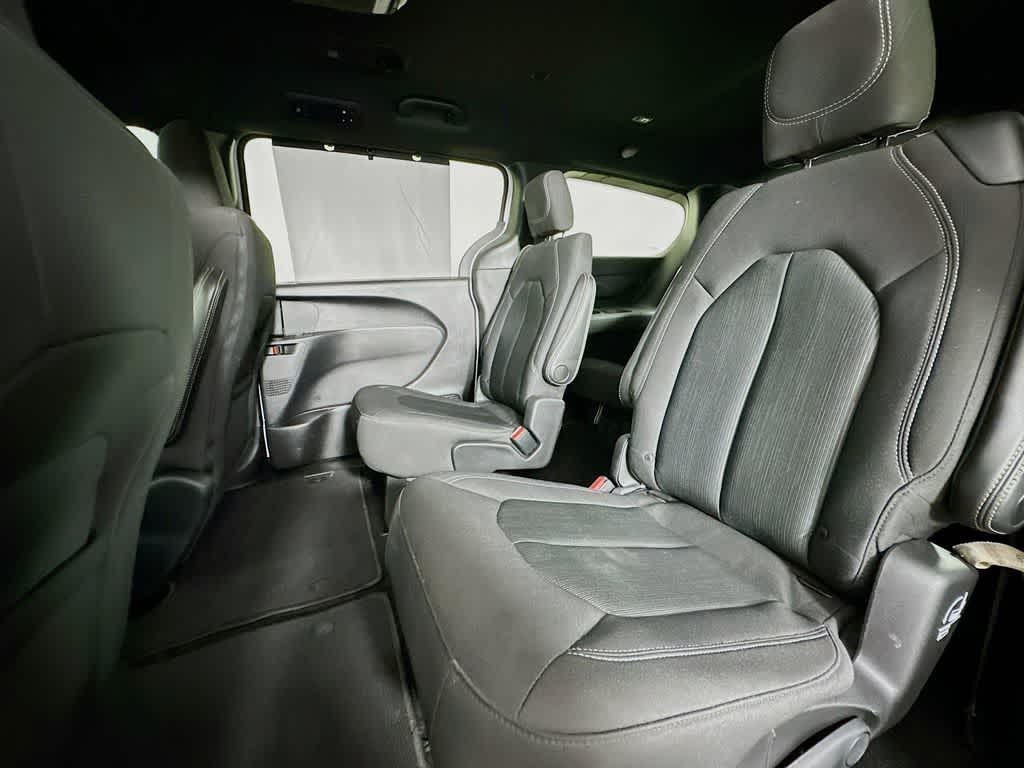 Thumbnail: 2019 Chrysler Pacifica - 14