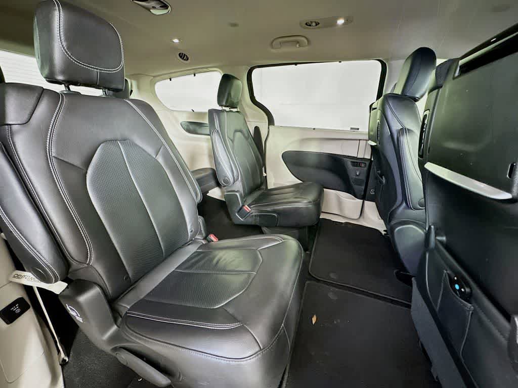 Thumbnail: 2022 Chrysler Pacifica - 31