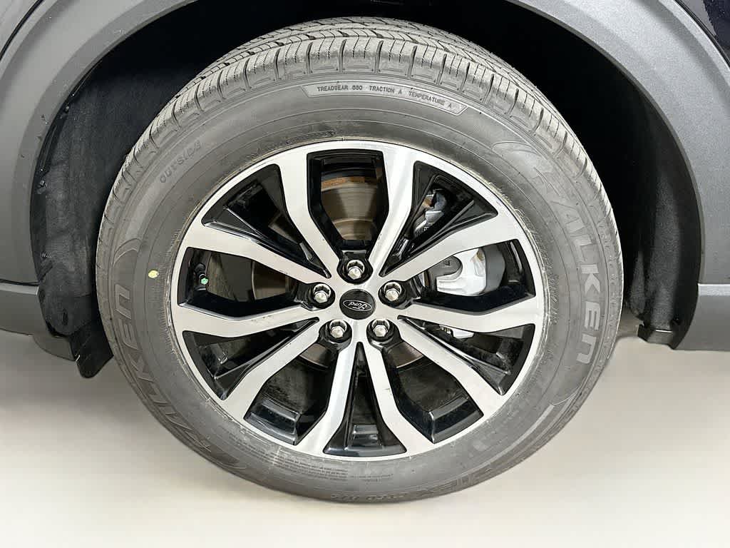 Thumbnail: 2022 Ford Explorer - 8