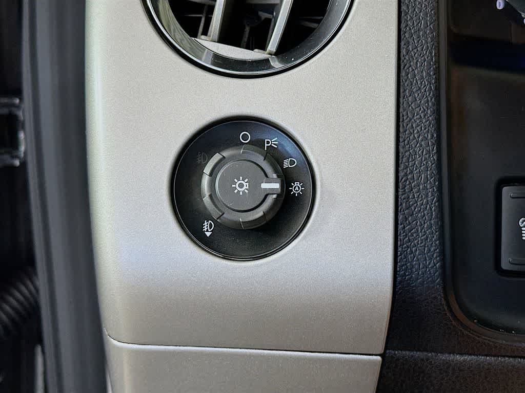 2016 Ford Expedition XLT 33