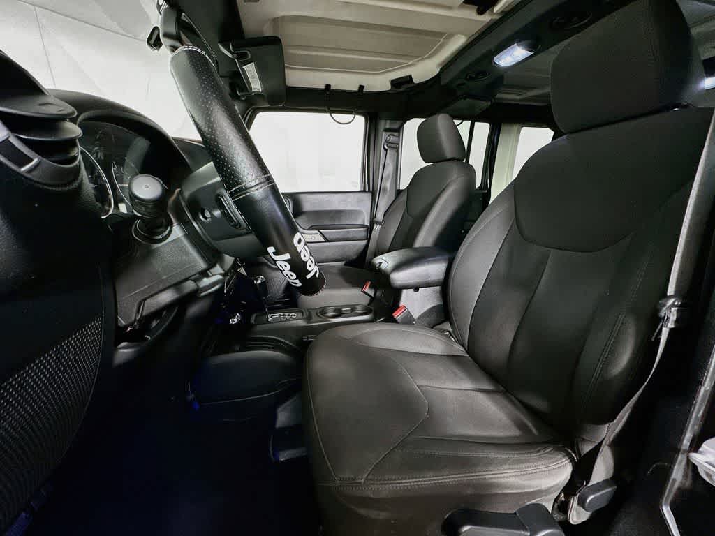 Thumbnail: 2016 Jeep Wrangler - 12