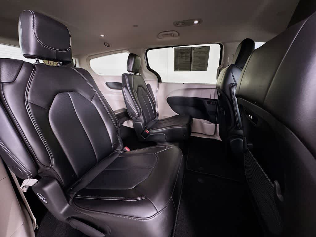 Thumbnail: 2024 Chrysler Pacifica - 32