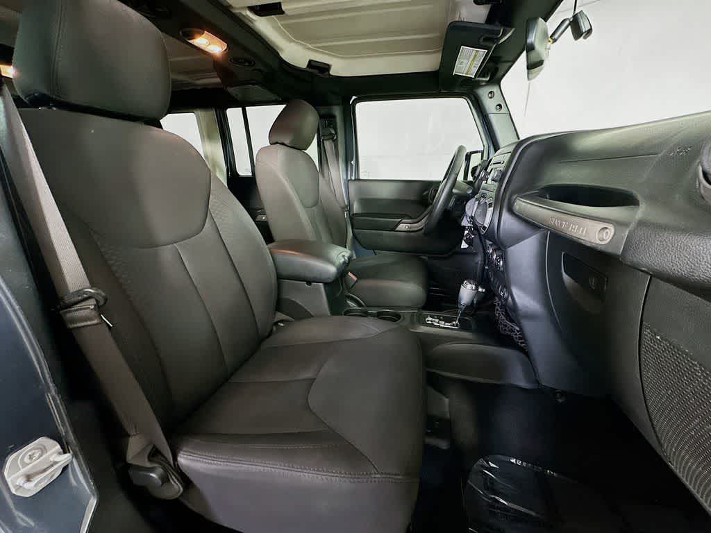 Thumbnail: 2017 Jeep Wrangler - 14