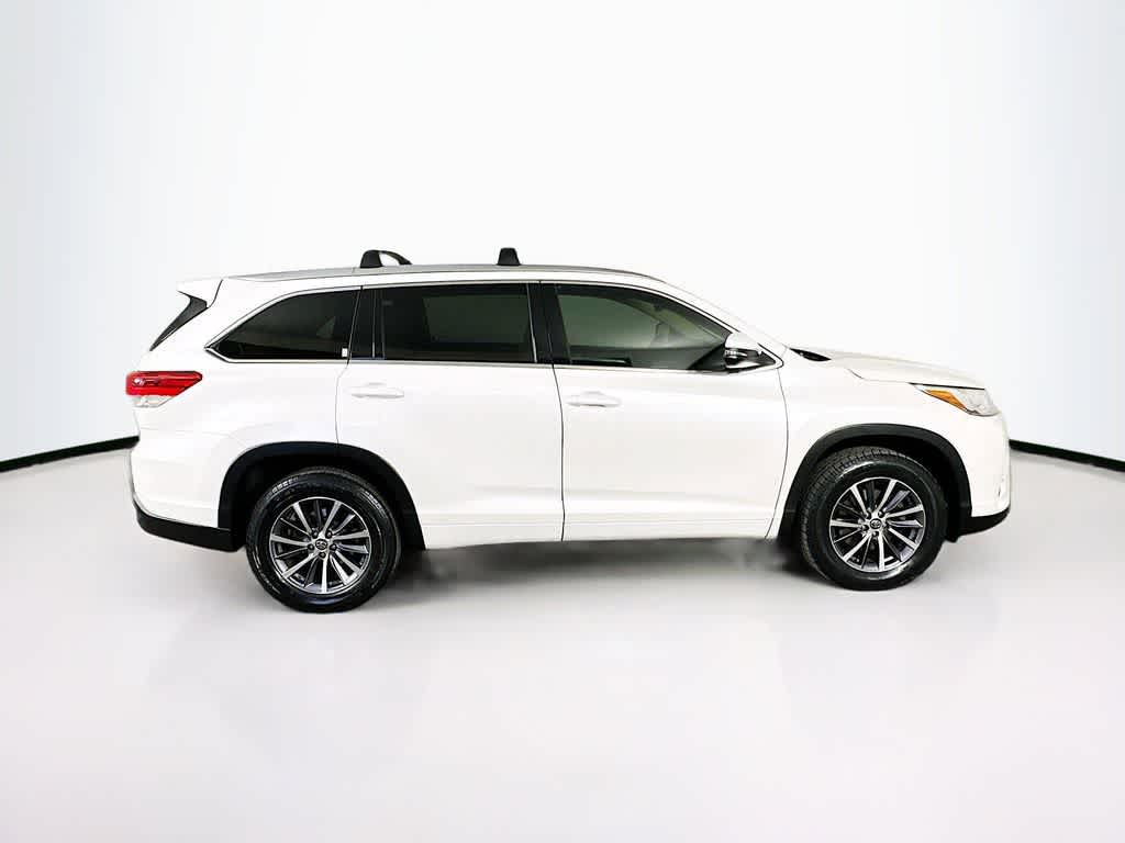 Thumbnail: 2017 Toyota Highlander - 26