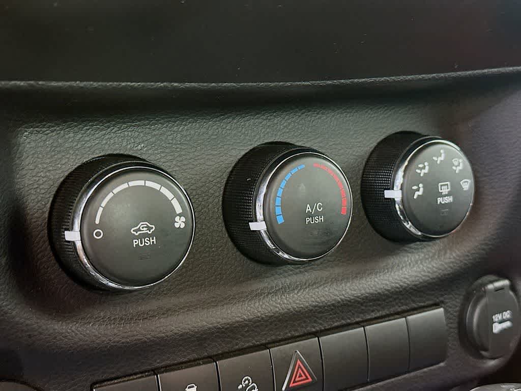 Thumbnail: 2015 Jeep Wrangler - 17