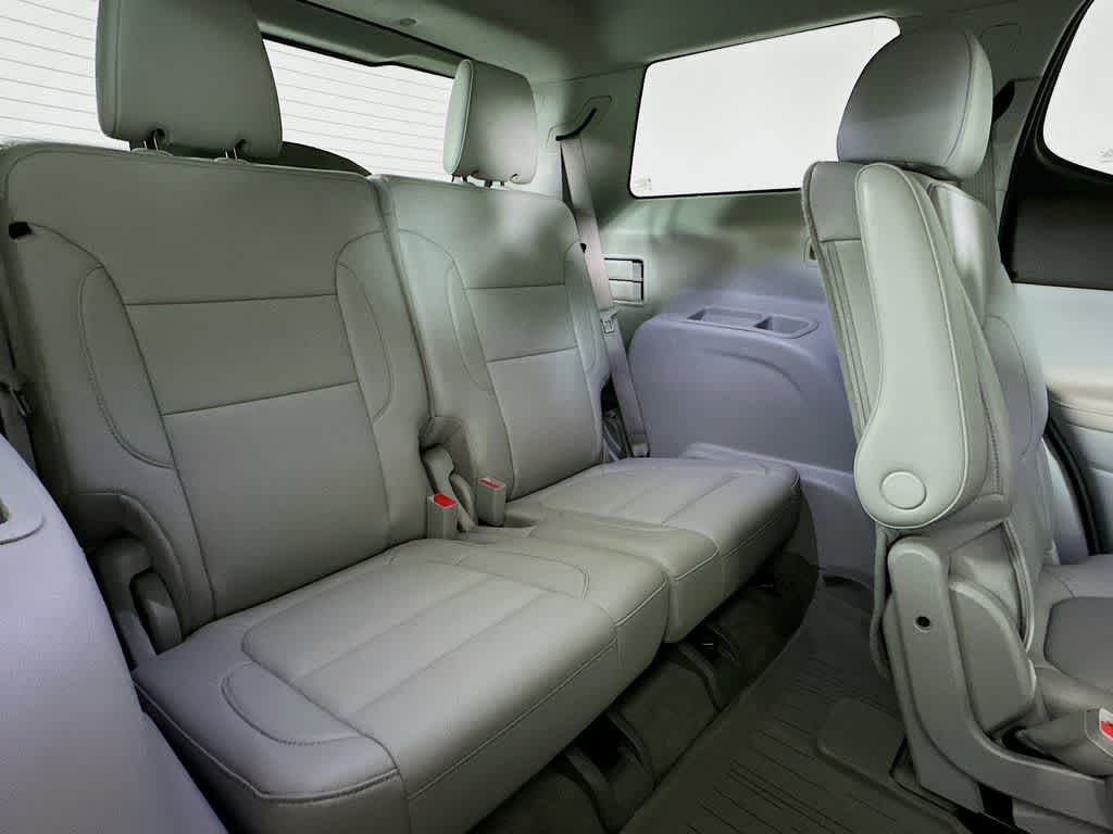 Thumbnail: 2023 GMC Acadia - 31