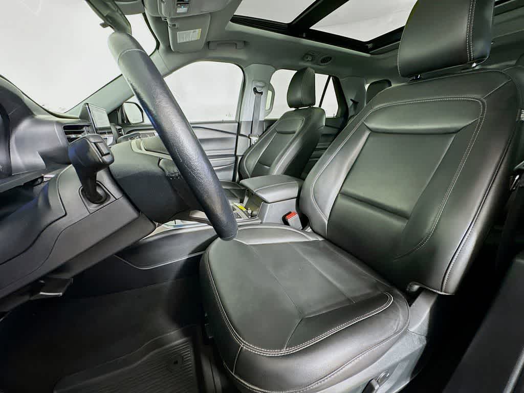 Thumbnail: 2022 Ford Explorer - 12