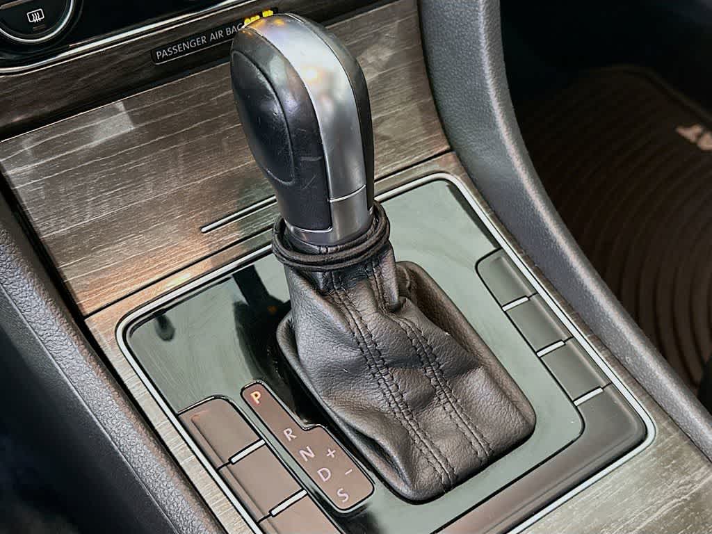 Thumbnail: 2016 Volkswagen Passat - 19