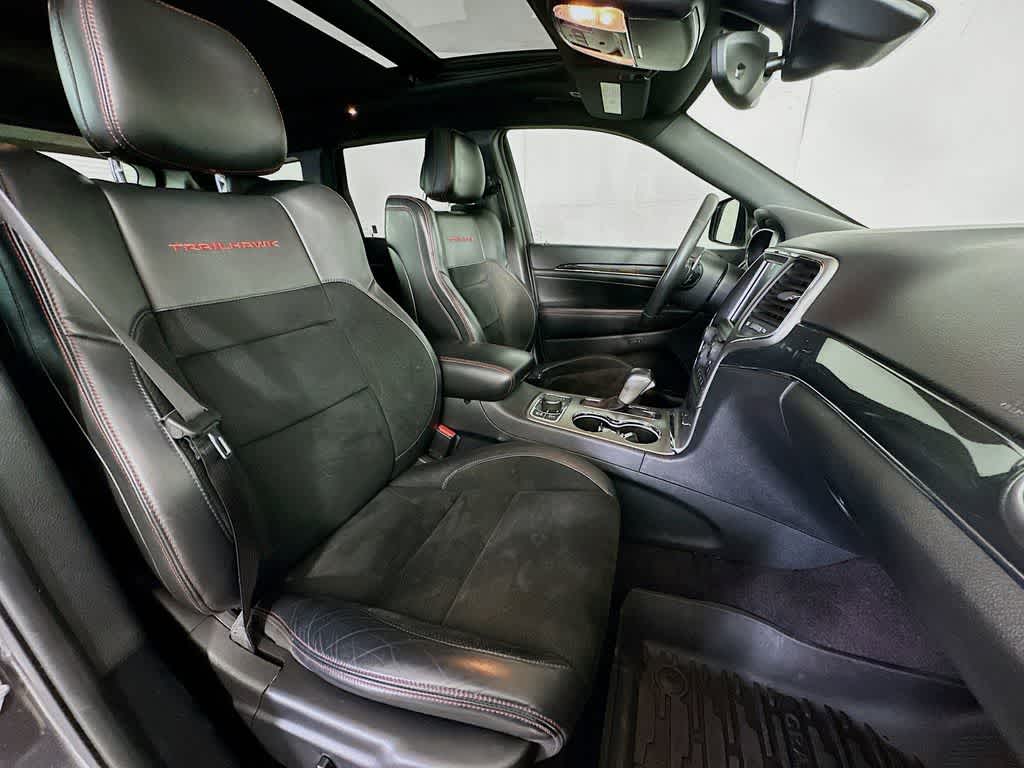 Thumbnail: 2017 Jeep Grand Cherokee - 15