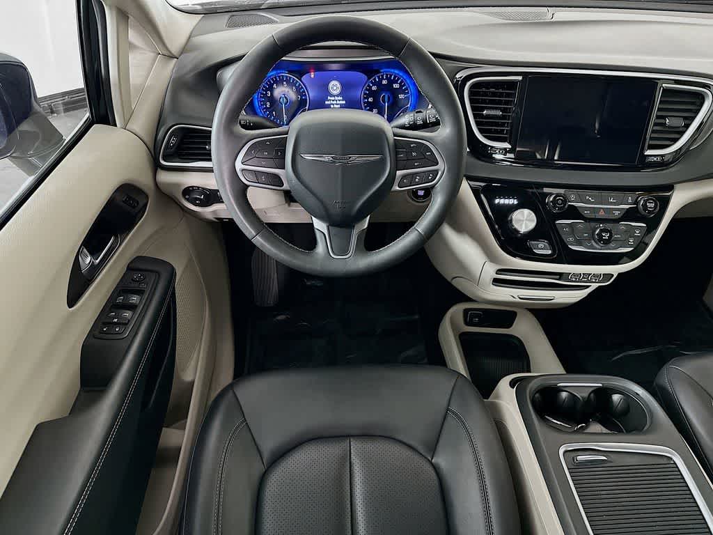 Thumbnail: 2024 Chrysler Pacifica - 10