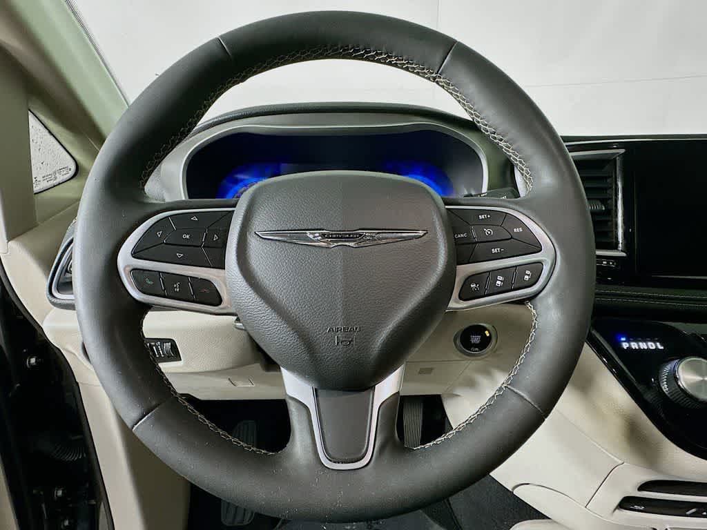Thumbnail: 2022 Chrysler Pacifica - 16