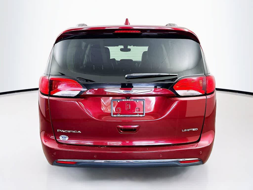 Thumbnail: 2019 Chrysler Pacifica - 5