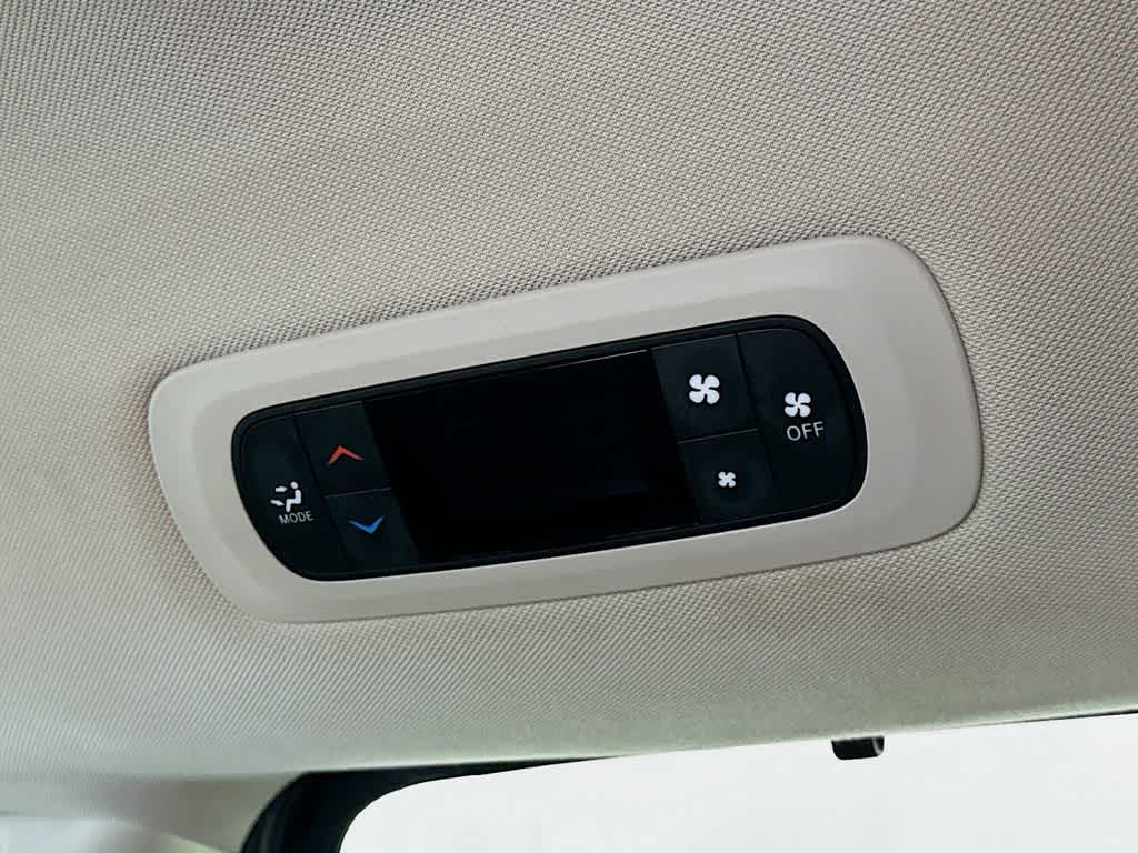 Thumbnail: 2021 Chrysler Voyager - 12